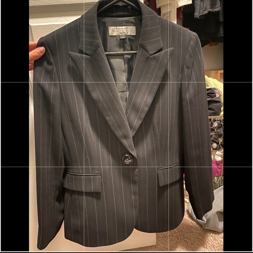 Ellie Tahari pin stripped black blazer